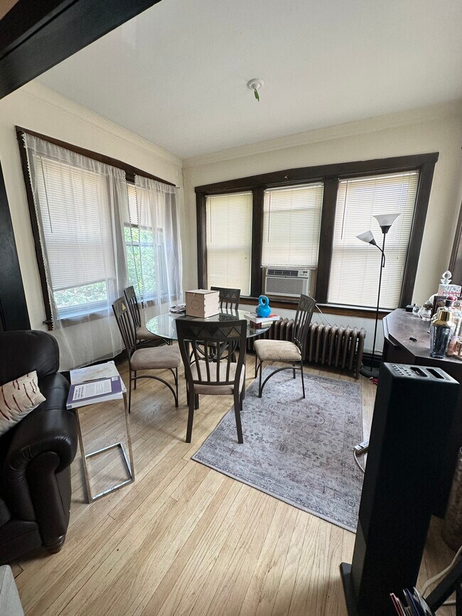 Sun room - 814 N Leavitt St