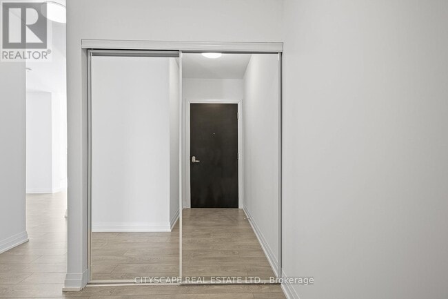 Building Photo - 286 Main St