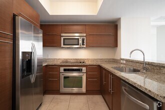 Building Photo - 2641 N Flamingo Rd