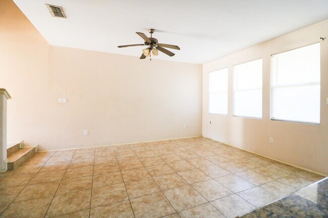 Foto del edificio - 9310 Albany Dr