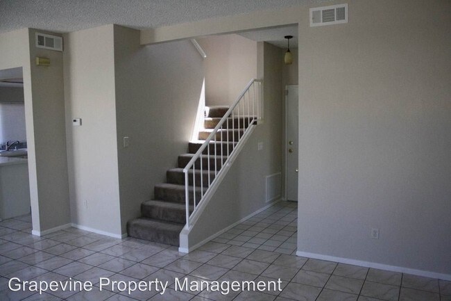 Building Photo - 39649 Oak Cliff Dr