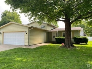 Building Photo - 2204 Clover Ln