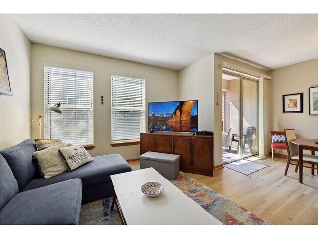 Foto del edificio - 580 N 2nd St