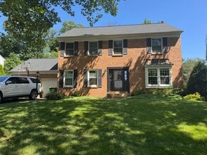 Building Photo - 18 Steeplechase Dr