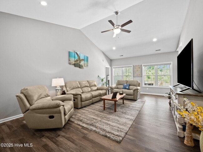 Foto del edificio - 512 Hazelwood Dr