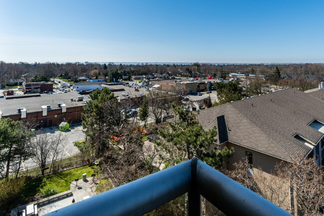 Photo du bâtiment - Longmoor Terrace Apartments