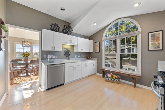 Building Photo - 1572 Aberdeen Ct