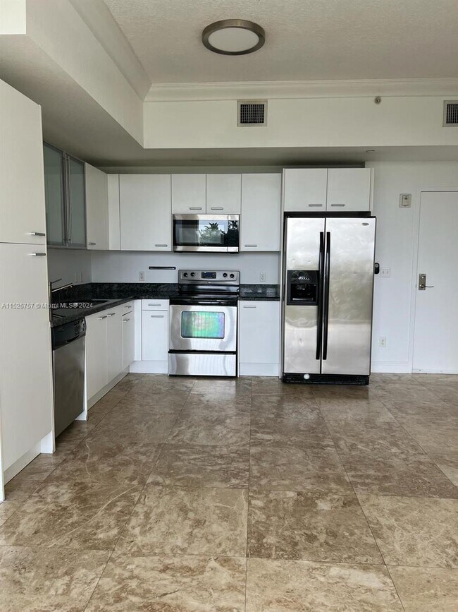 Foto del edificio - 1350 NW 8th Ct