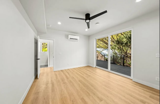 Building Photo - 235 Rosemary Ln