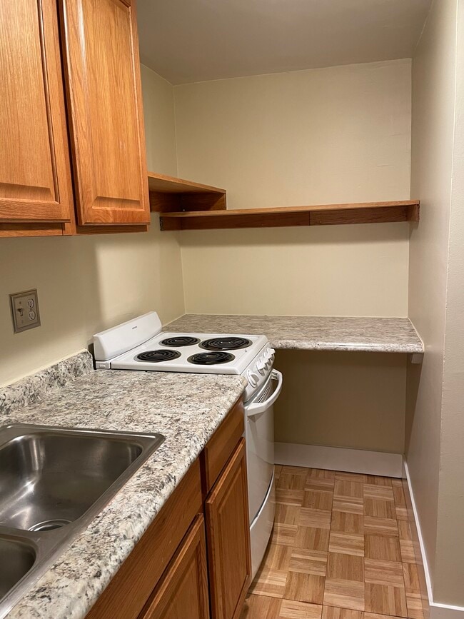 Building Photo - 5920 Kellogg Ave