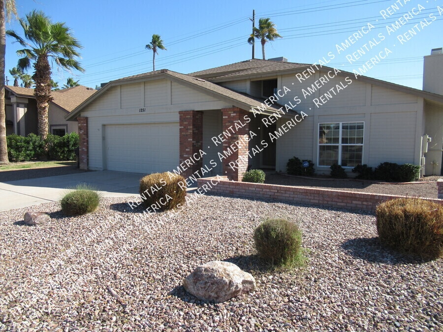 Primary Photo - 1251 E Brentrup Dr