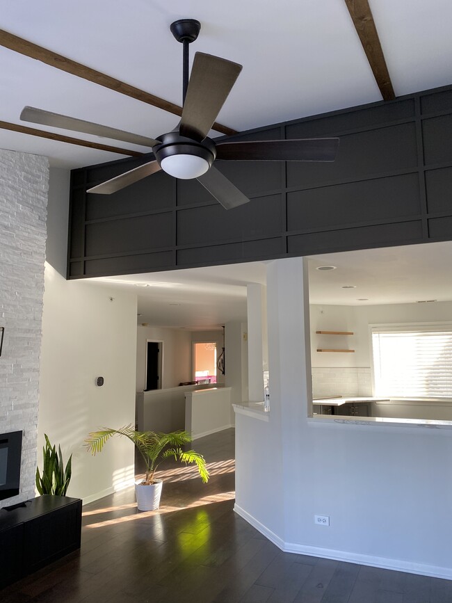 Foto del edificio - 1154 E Wilson Ave