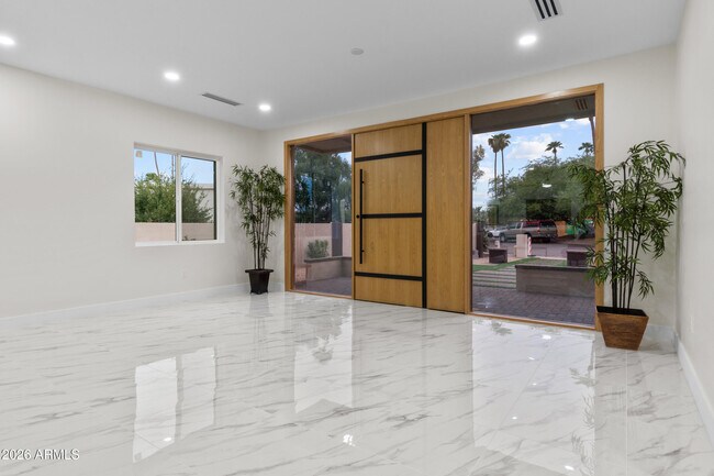 Foto del edificio - 5923 E North Ln