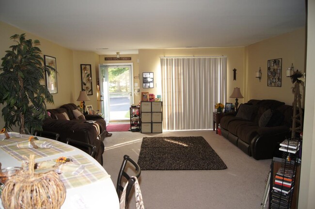 Living Area - 2313 Foxmeadow Cir