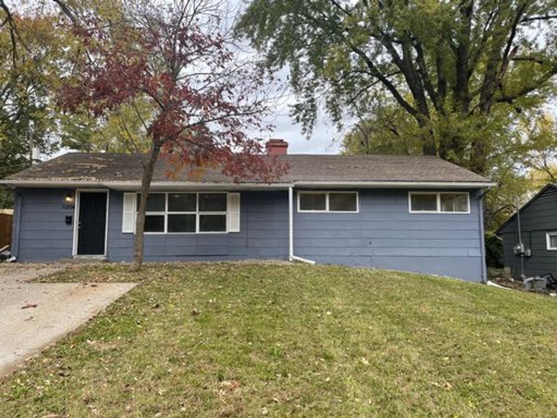 Primary Photo - South KC 4Bed/1 Home Available Now!