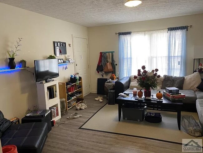 Living - 120 Barrington Pl