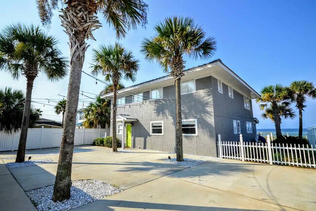 Building Photo - 13103 Oleander Dr