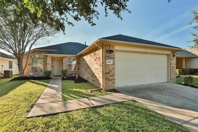 Foto del edificio - 15807 Sarasam Creek Ct