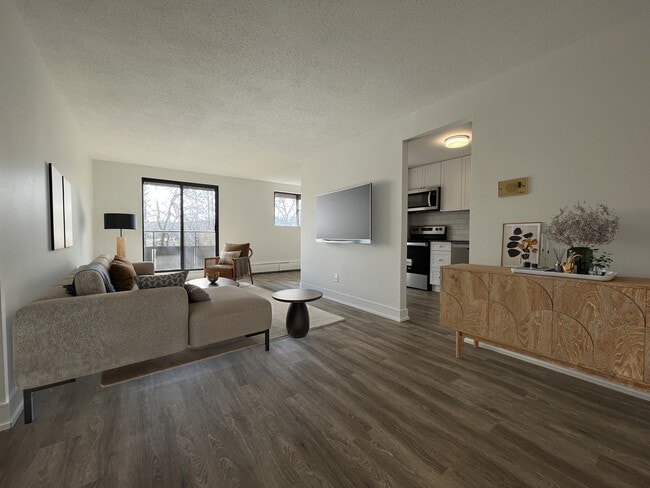 Building Photo - 130,140,150 Christopher Drive