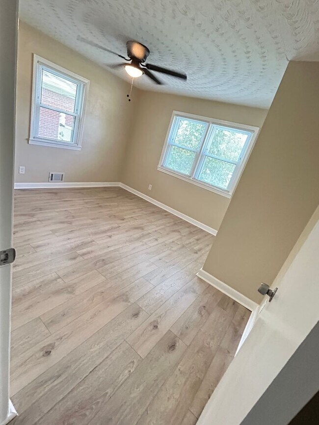 Foto del edificio - 1031 E Leicester Ave