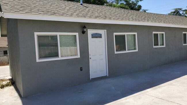 Foto del edificio - 21633 Cottonwood Ave
