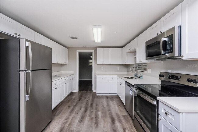 Foto del edificio - 7145 Pinewood Dr