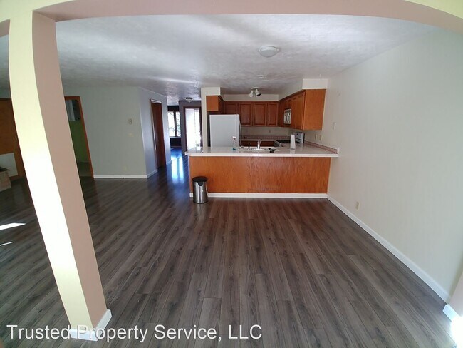 Building Photo - 3 br, 2.5 bath House - 2611 Park Forest Dr...