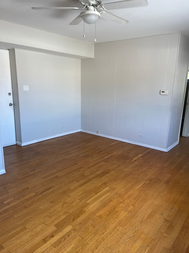 Dining - 2906 Central St