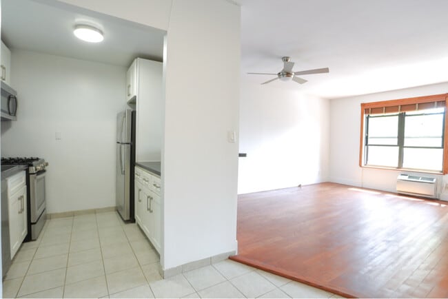 Building Photo - 385 Douglass St