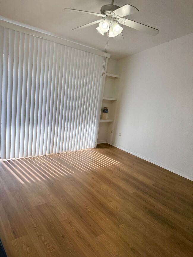 Foto del edificio - 7630 Pissarro Dr