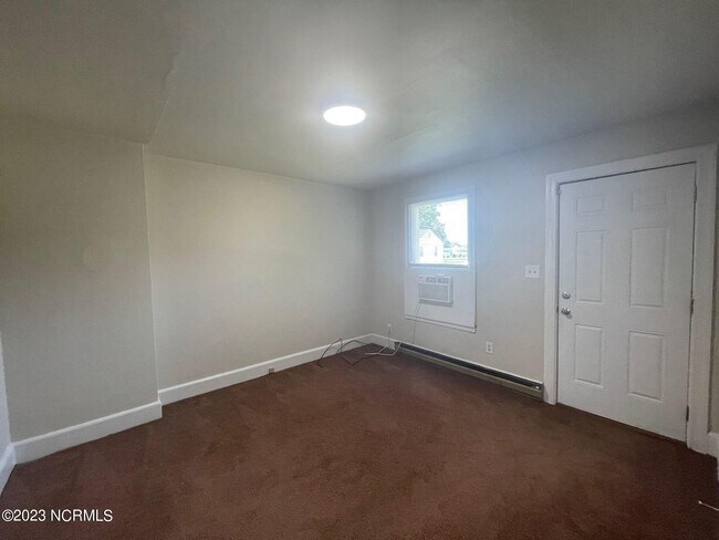 Building Photo - 112 Richlands Ave