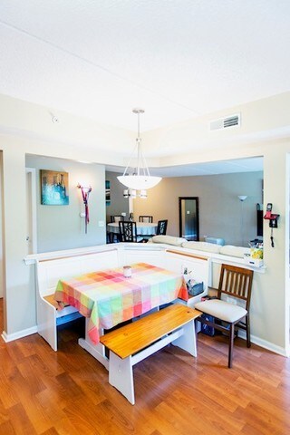 Foto del edificio - 8200 Lincoln Ave