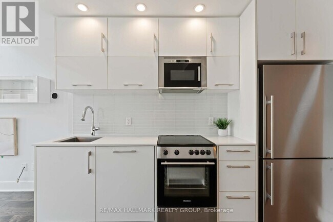 Photo du bâtiment - 255 Bay St