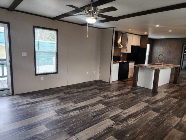 Foto del edificio - 1269 N Adkins Hill Rd