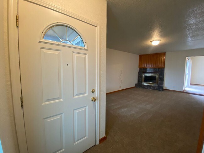 Building Photo - 6868 Barbara Lee Cir