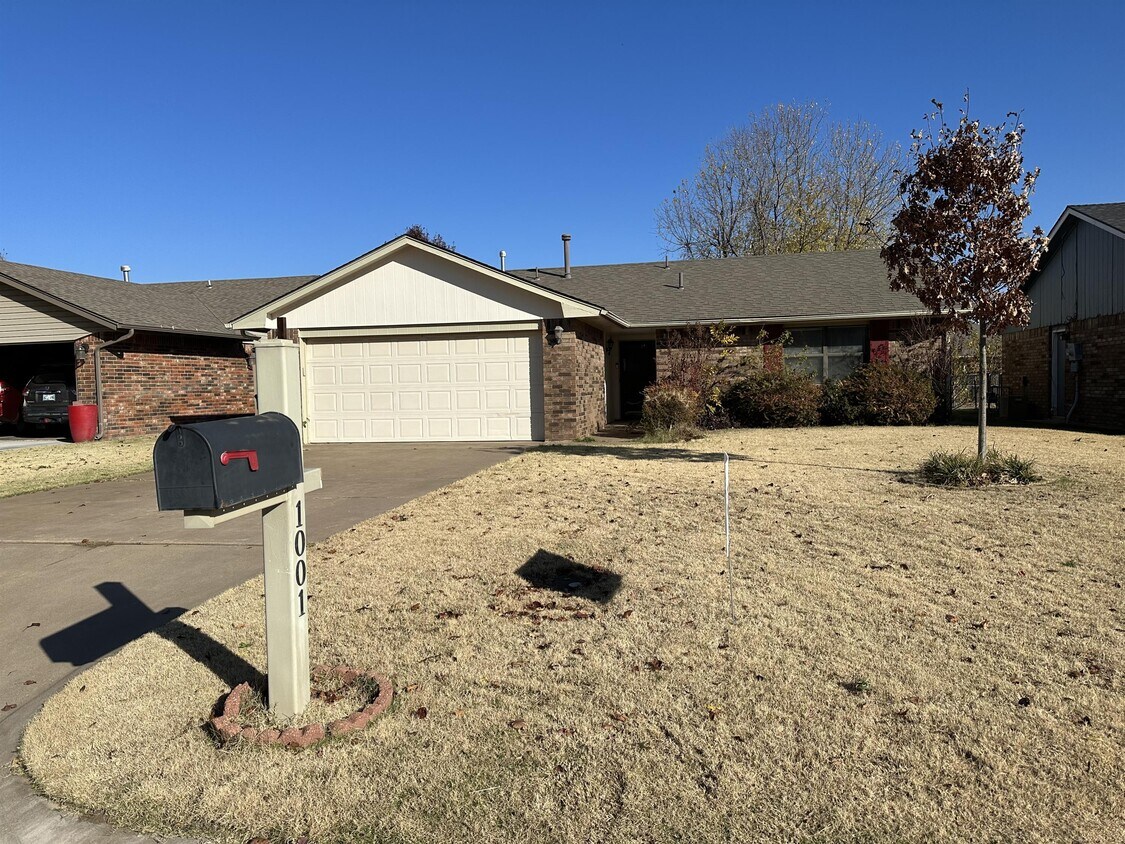 1001 Westchester Dr, Enid, OK 73703 House Rental in Enid, OK