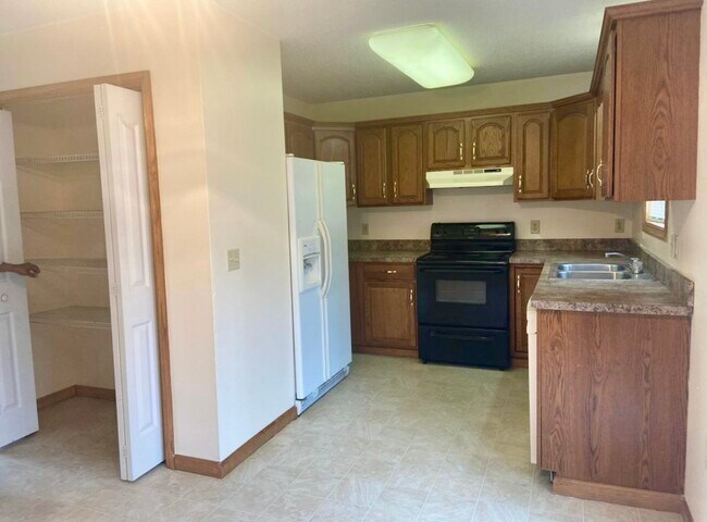 Building Photo - 8057 Red Squirrel Dr