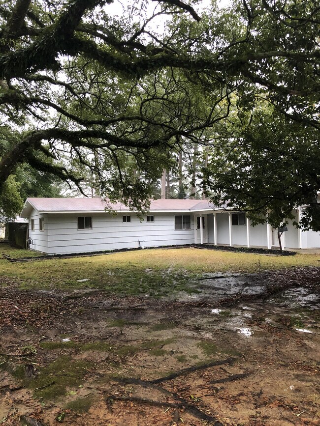 Building Photo - 380 Queen Julianna Ln