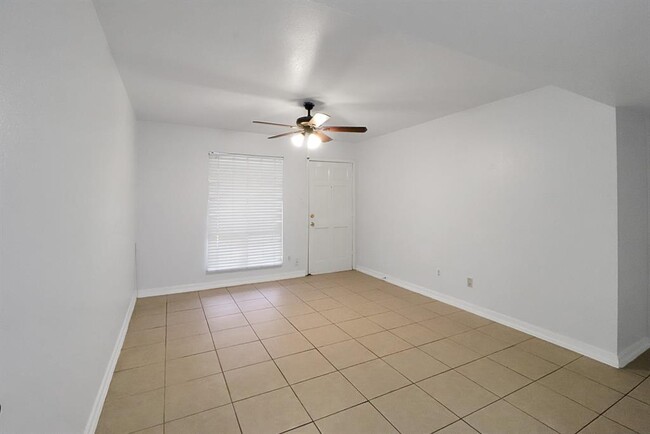 Building Photo - 5929 Queensloch Dr