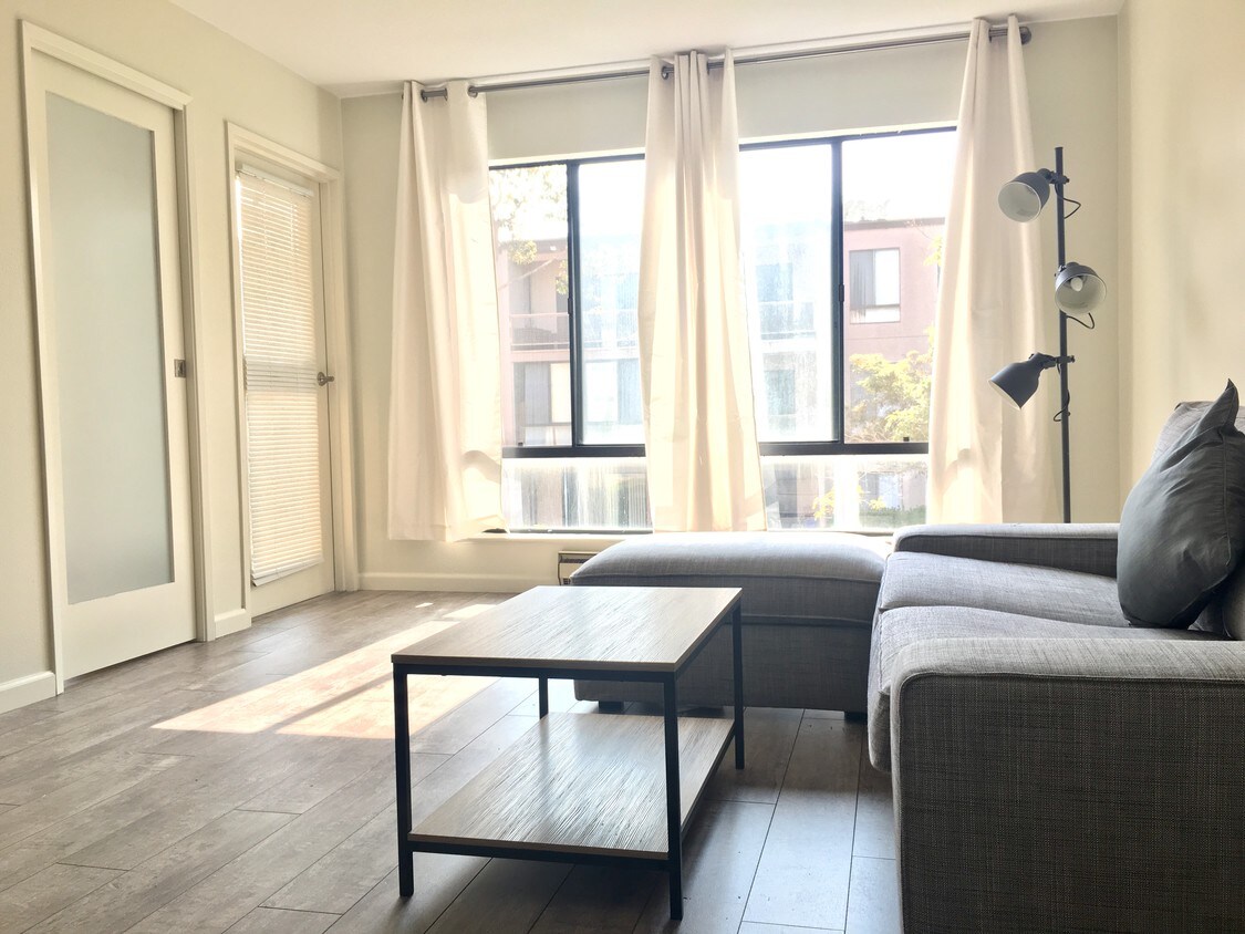 Living room connects to bedroom and balcony - 7 Commodore Dr