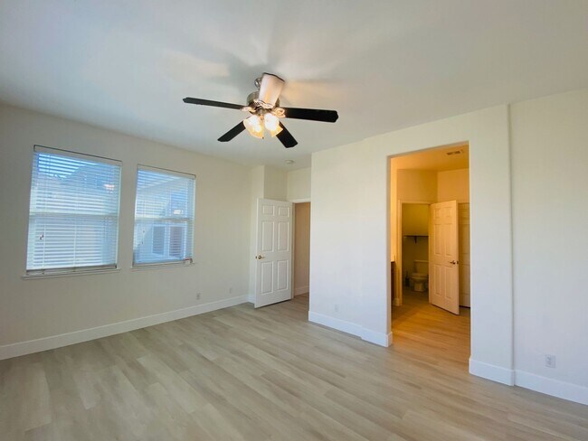 Foto del edificio - $2,295 Cornelia & McKinley, 3 Bedroom 2 Ba...