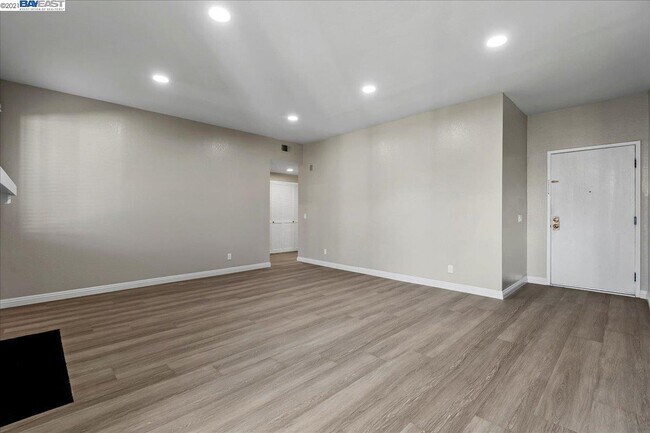 Building Photo - 3501 Birchwood Terrace
