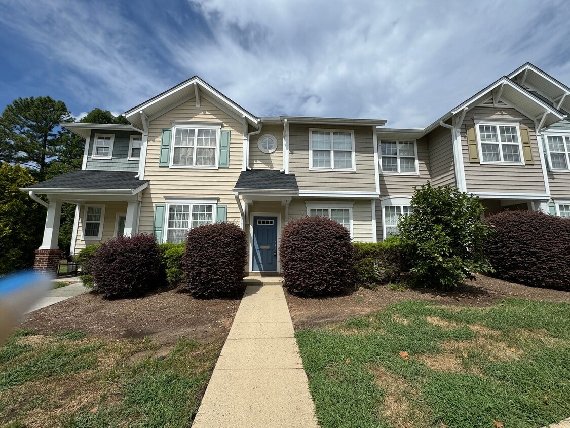 Primary Photo - 2 Bedroom, 2 1/2 Bath Townhouse in Morrisv...