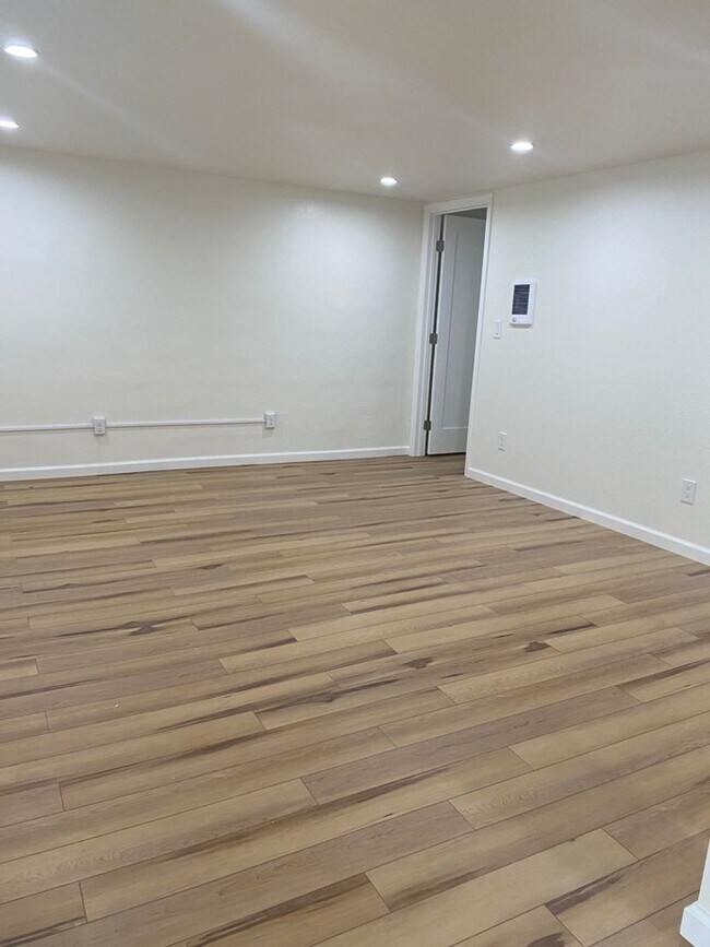 Foto del edificio - LIVE NEAR THE BEACH & MISSION BAY! 2BD/2BA...