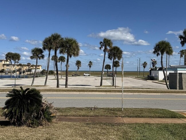 Building Photo - 1153 Belaire Dr