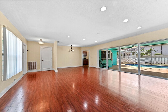 Building Photo - 10332 Dorchester Dr