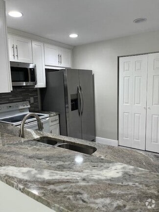Building Photo - 9826 Kamena Cir