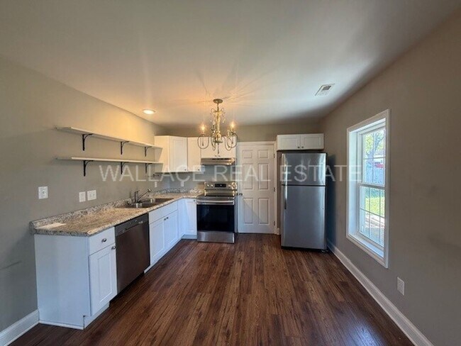 Foto del edificio - SUPER CUTE CRAFTSMAN HOME...2 BEDROOM/2 BA...