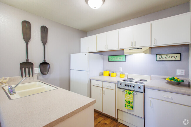 1BD, 1BA Loft - 475SF - Kitchen - Union 505