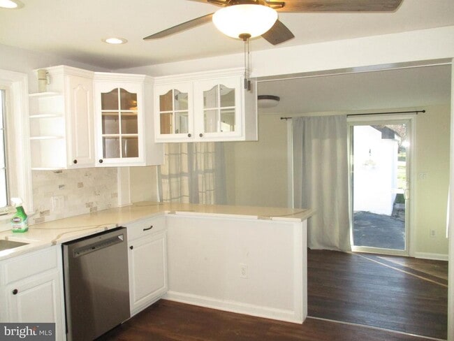 Foto del edificio - 121 Hoover Ave